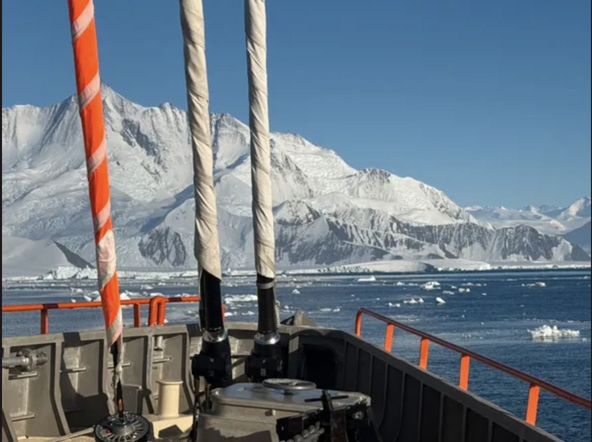 Ils ont voyagé entre les pôles Nord et Sud à l&rsquo;occasion d&rsquo;une expérience scientifique : 120 magnums de la Chablisienne bientôt mis en vente aux enchères – Lyonne.com